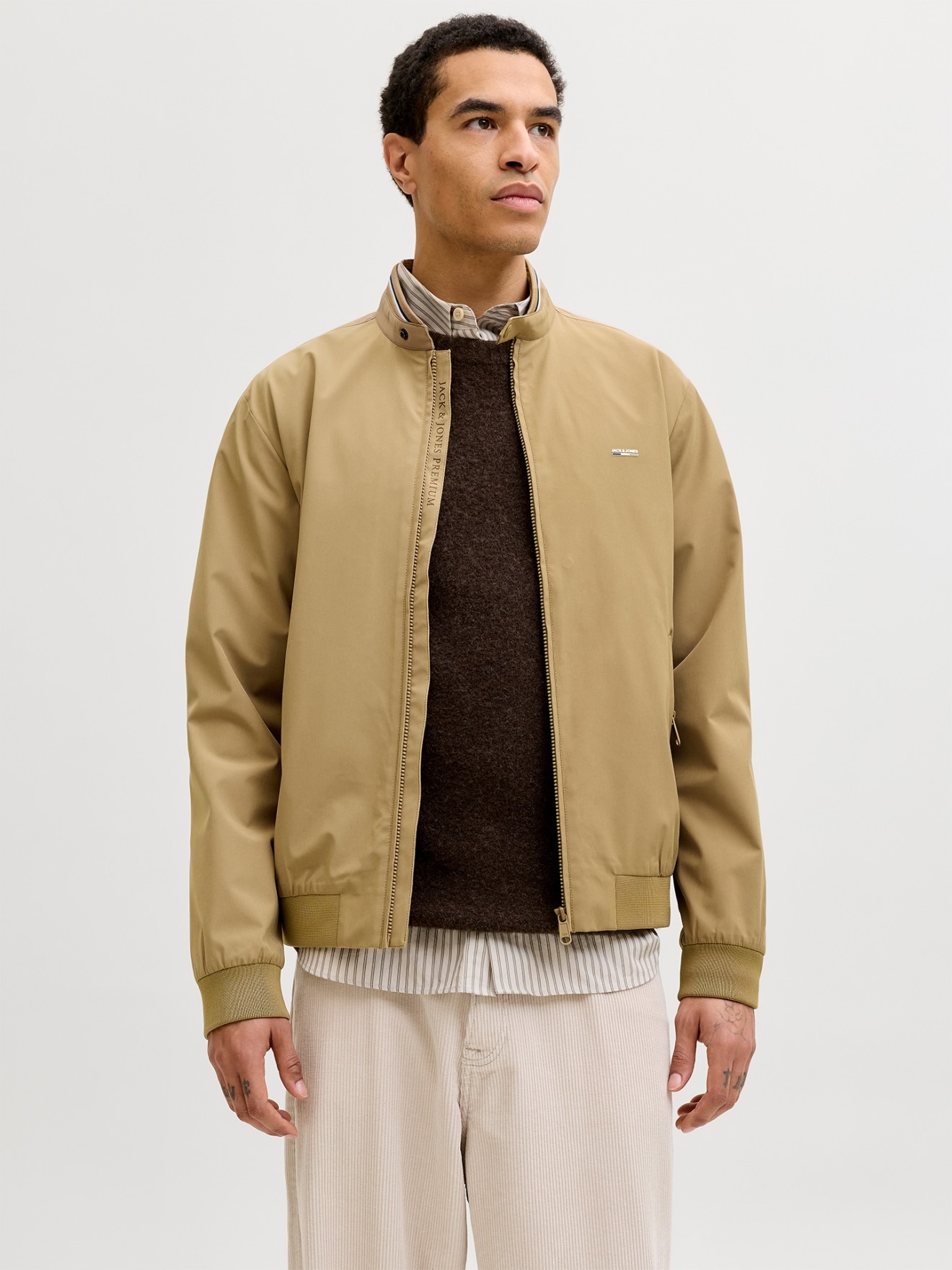 Blus�o Estilo Bomber com Fecho de Correr