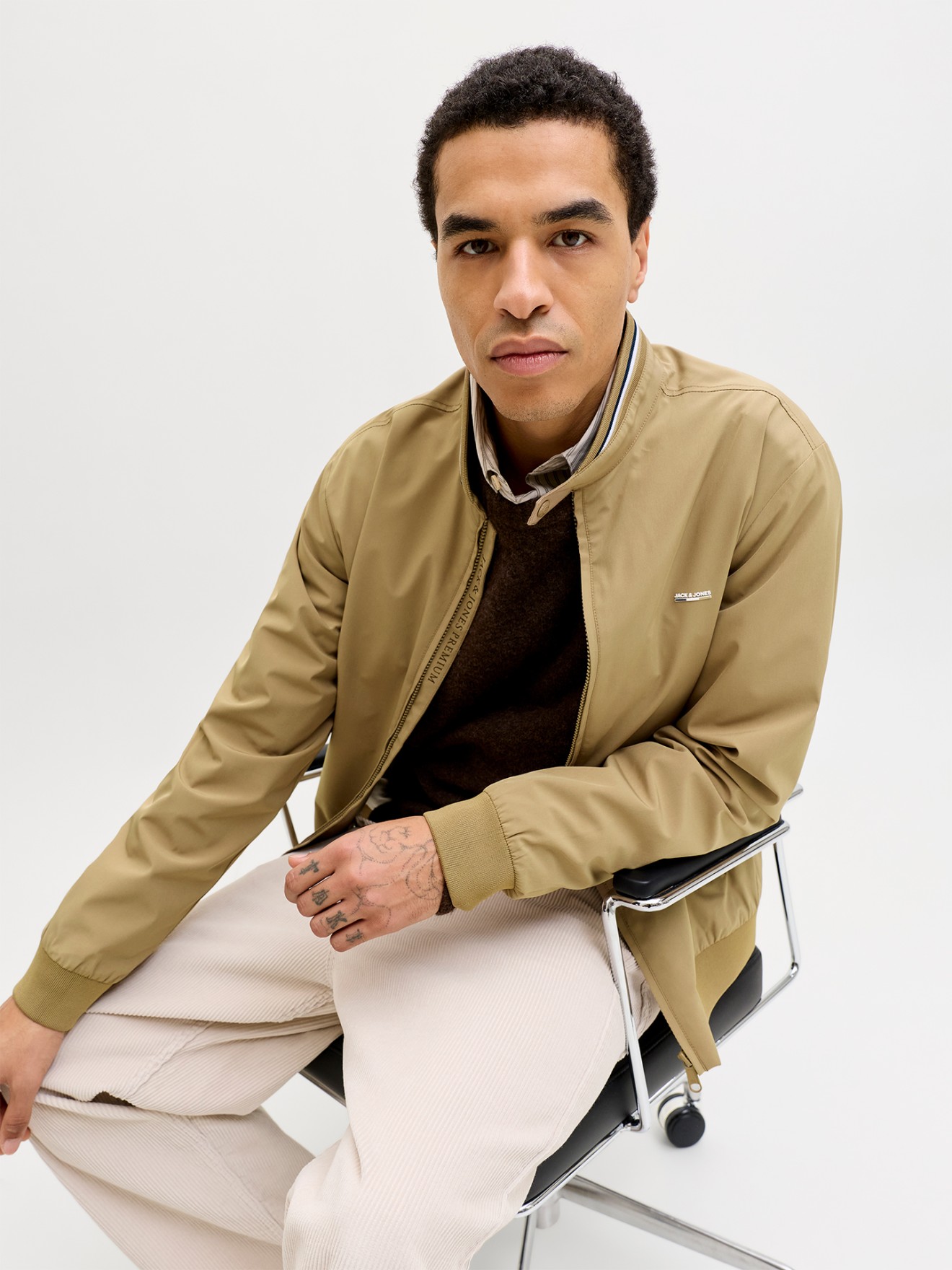 Blus�o Estilo Bomber com Fecho de Correr