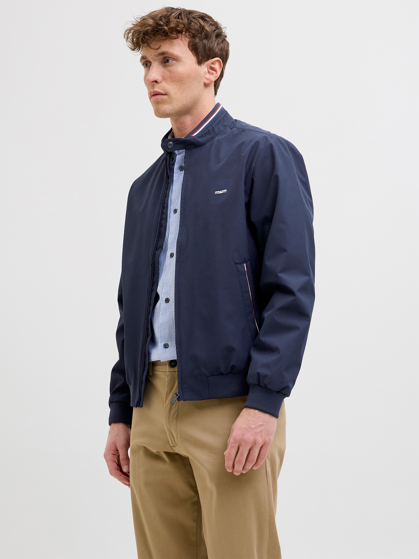 Blusão Estilo Bomber com Fecho de Correr