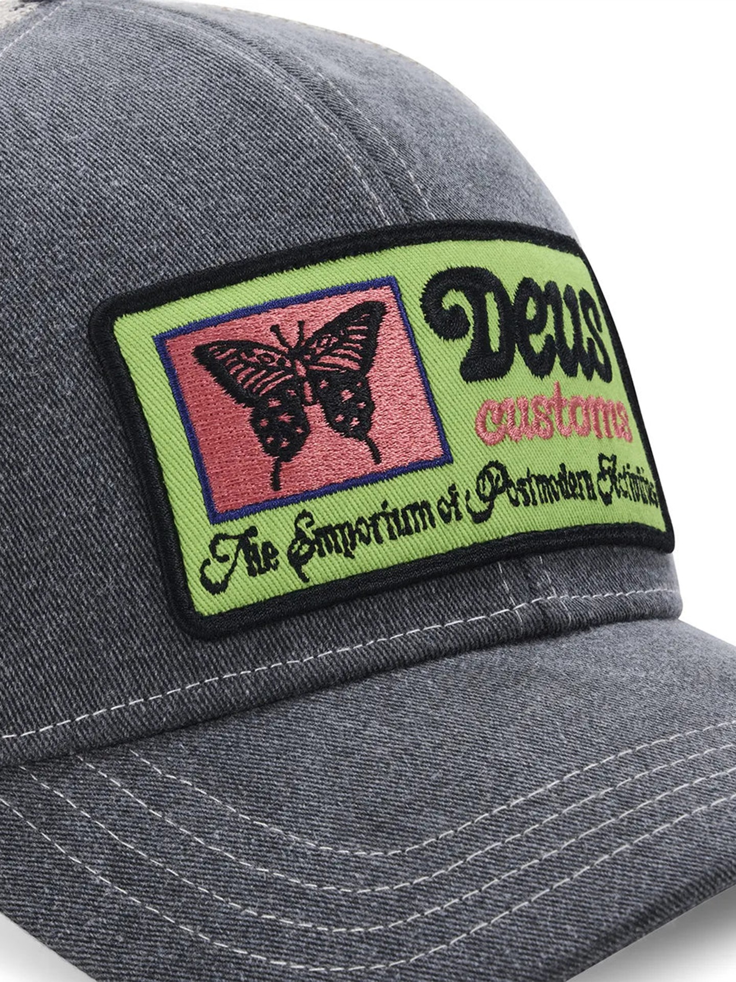 Boné Trucker com Patch Bordado
