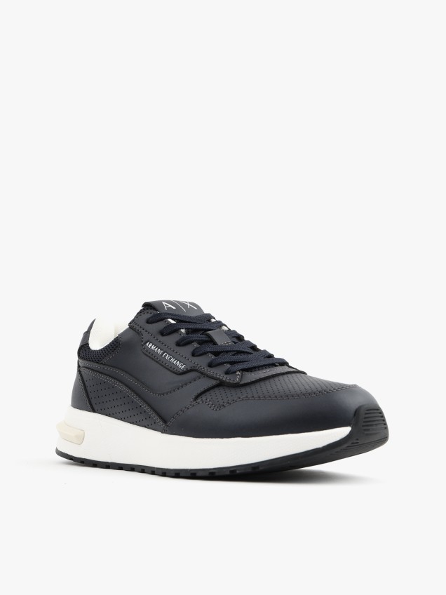 Sapatilhas com Pormenores Perfurados