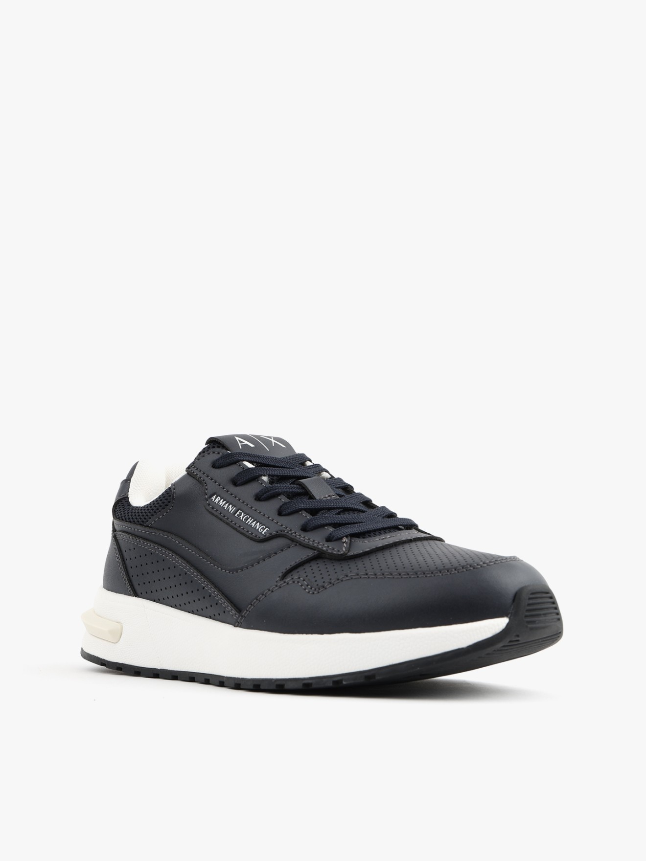 Sapatilhas com Pormenores Perfurados