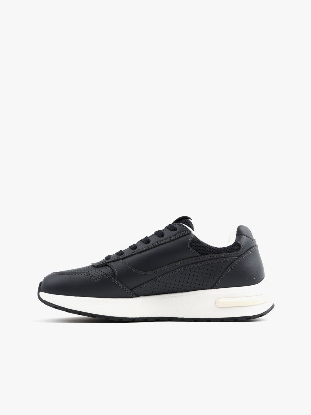 Sapatilhas com Pormenores Perfurados