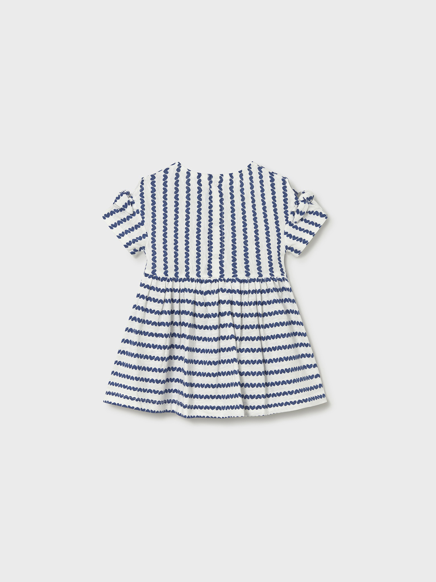 Vestido com Padrão e Mala