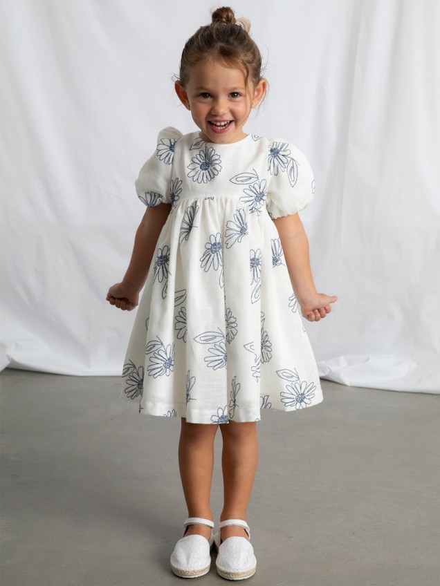 Vestido com Bordado Floral