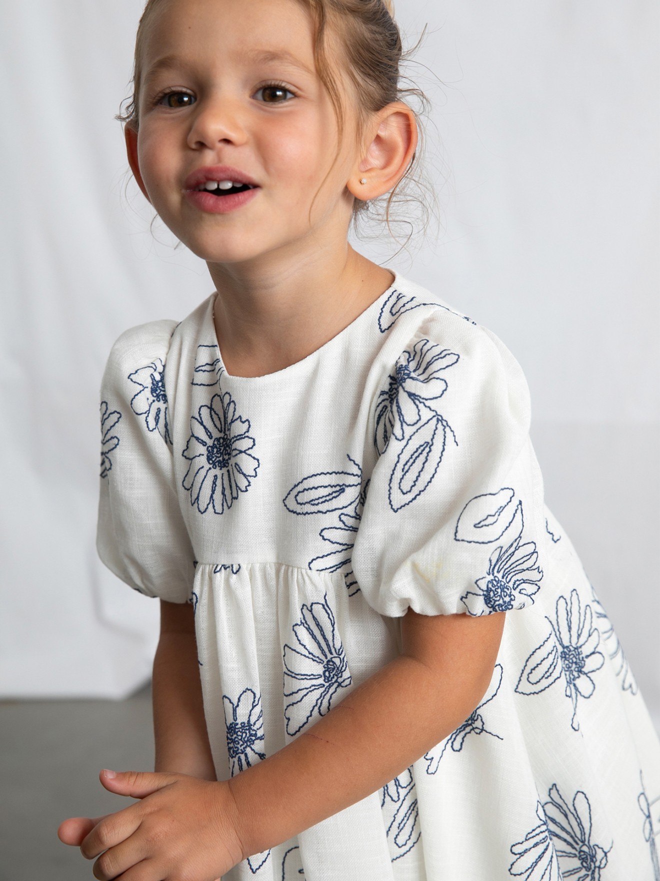 Vestido com Bordado Floral