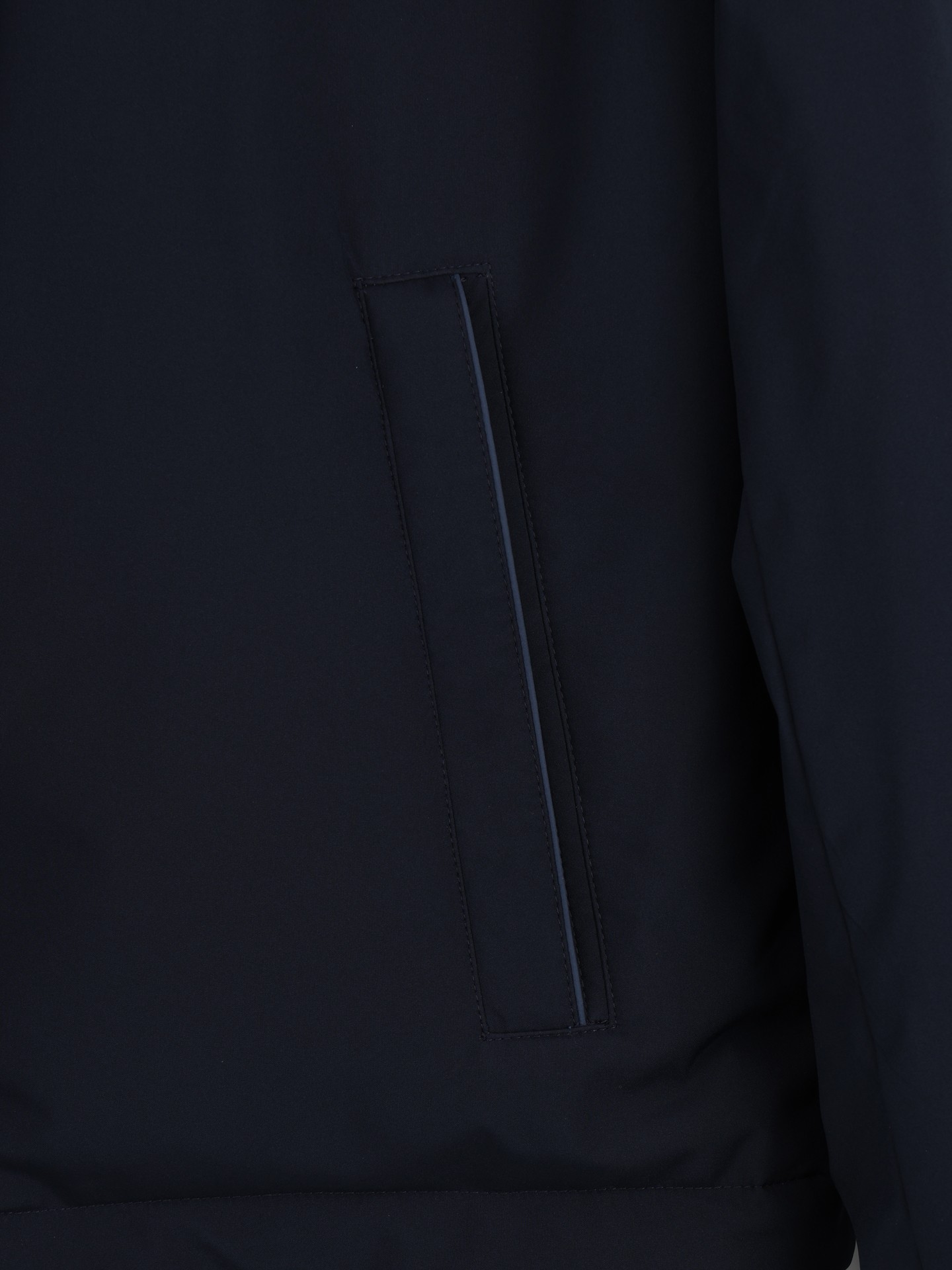 Blusão Reversível com Gola Subida