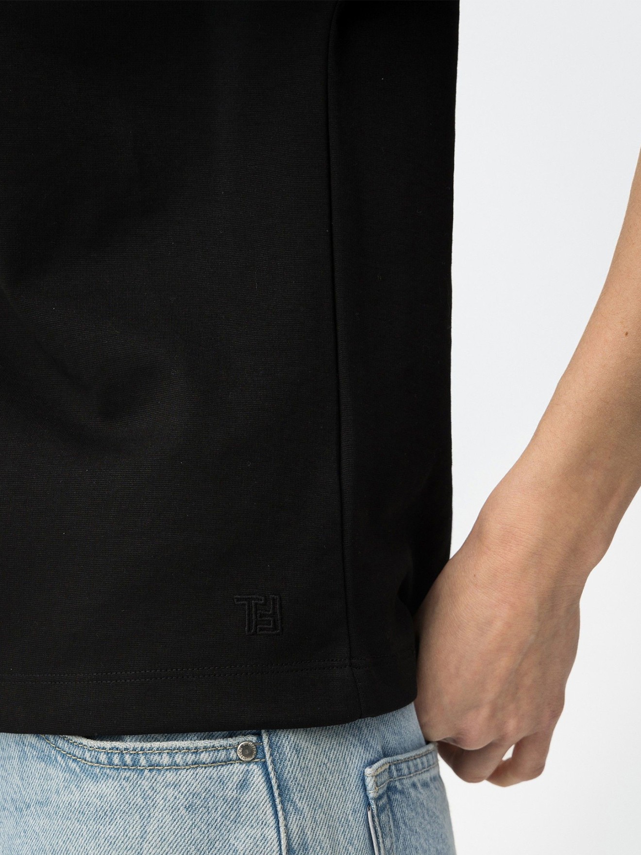 T-shirt com Manga Dobrada