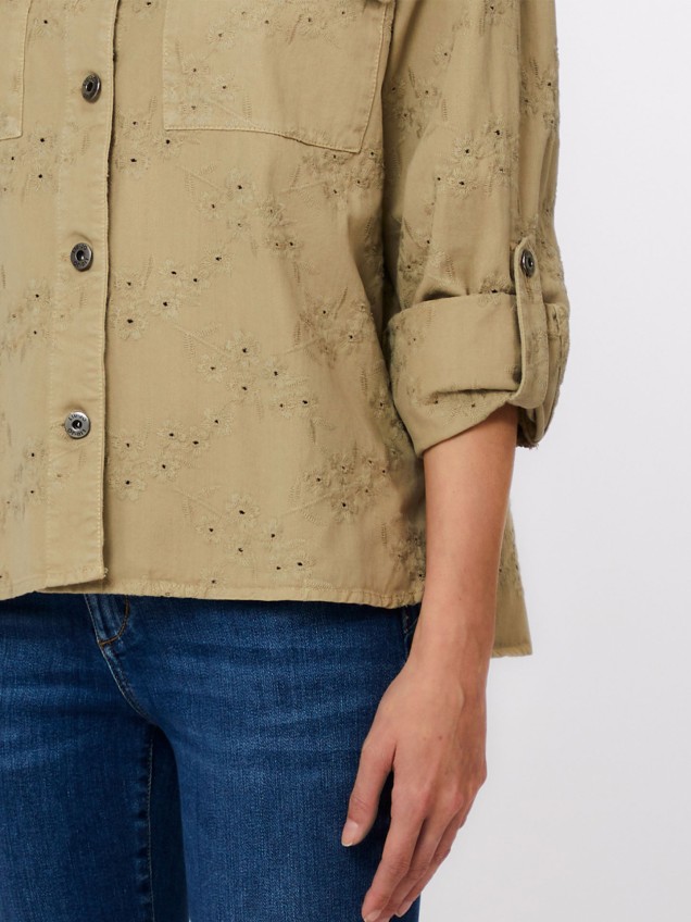 Camisa com Bordado Perfurado