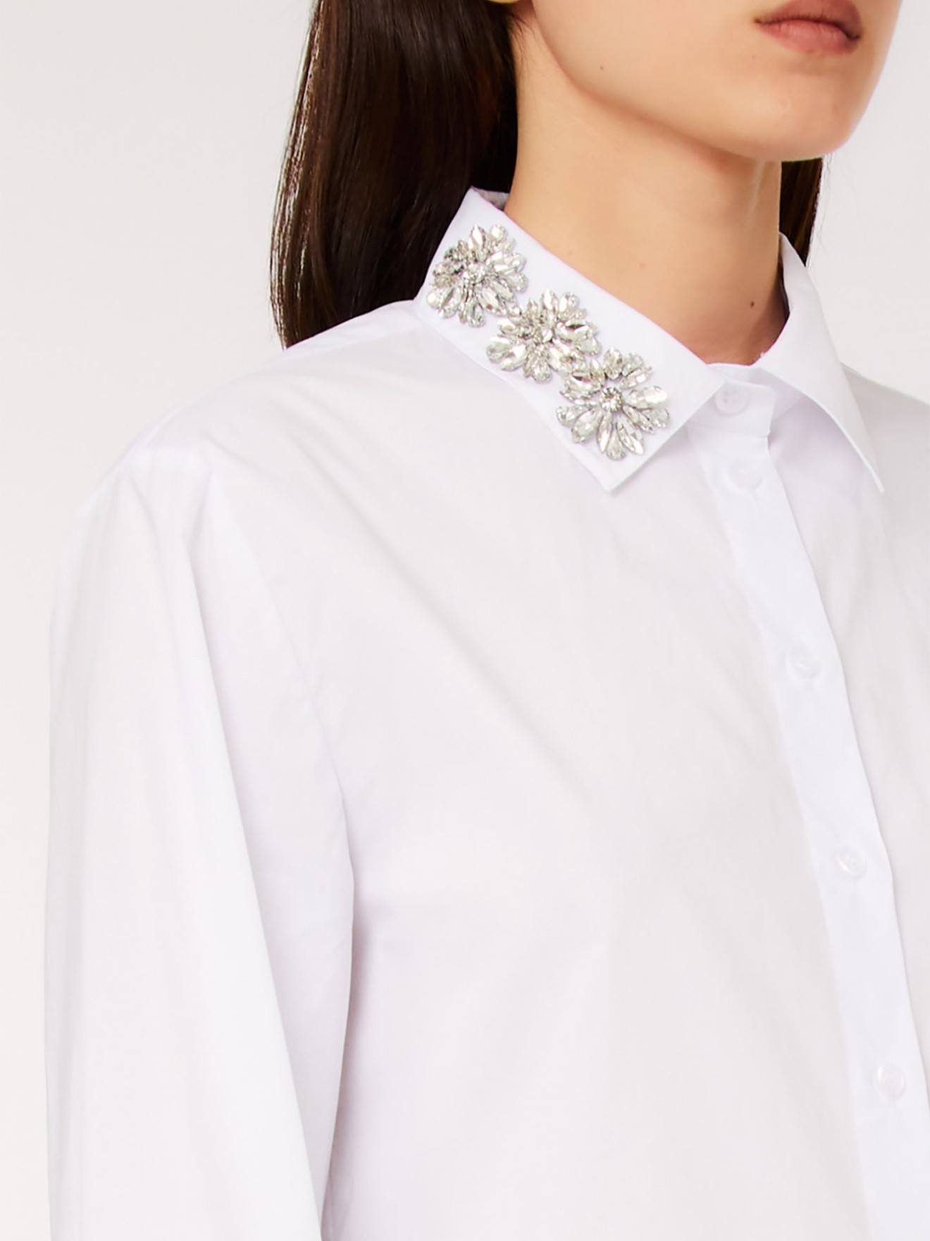 Camisa com Gola de Joia