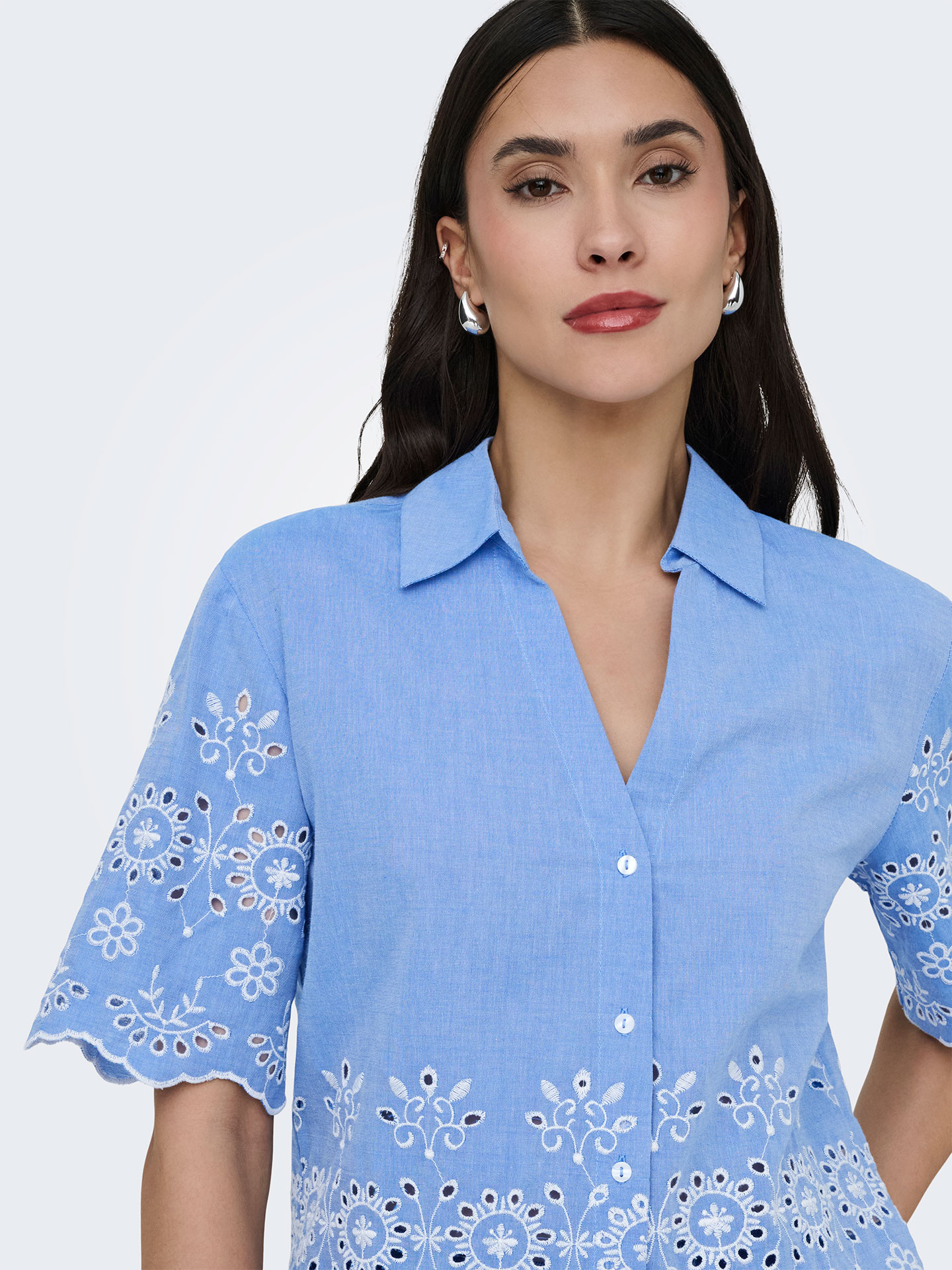 Camisa com Bordado Perfurado