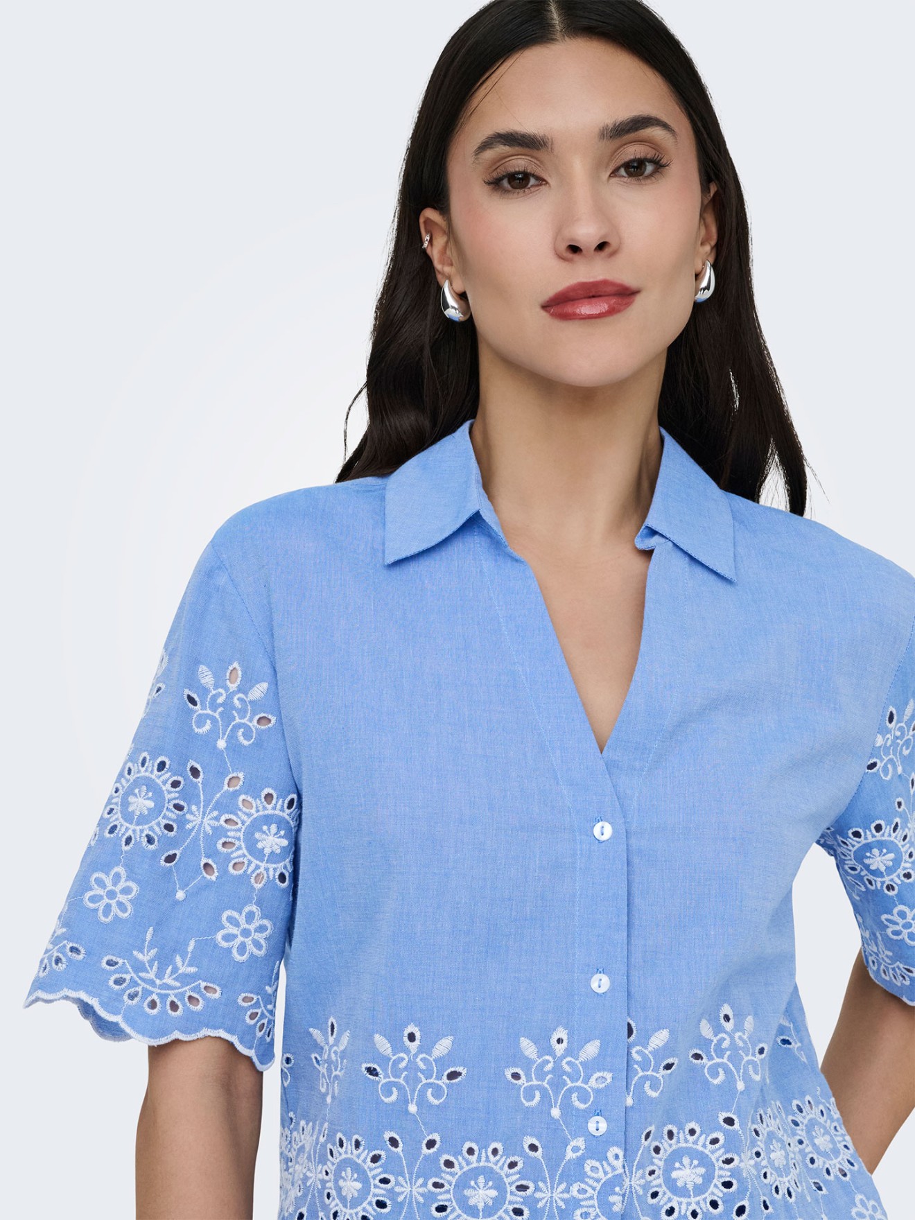 Camisa com Bordado Perfurado
