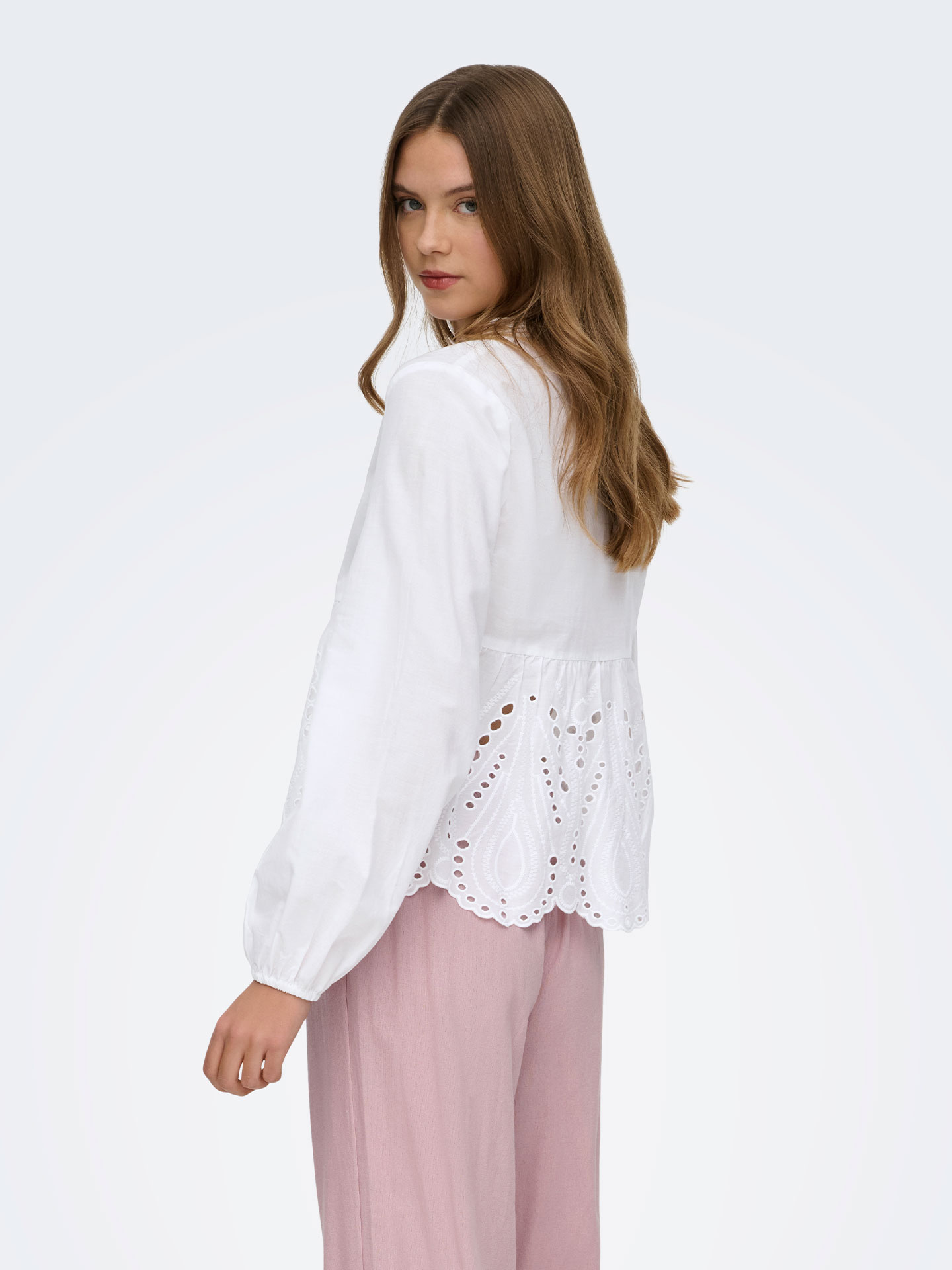 Camisa com Bordado Inglês