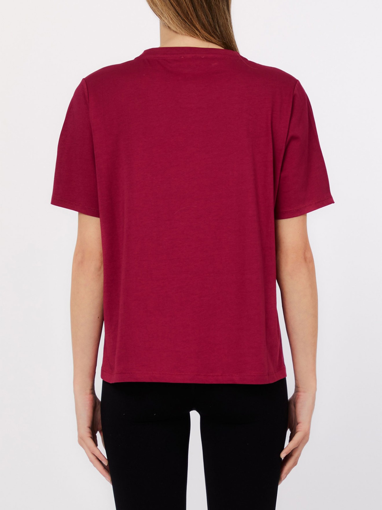 T-shirt com Log�tipo e Aplica��es