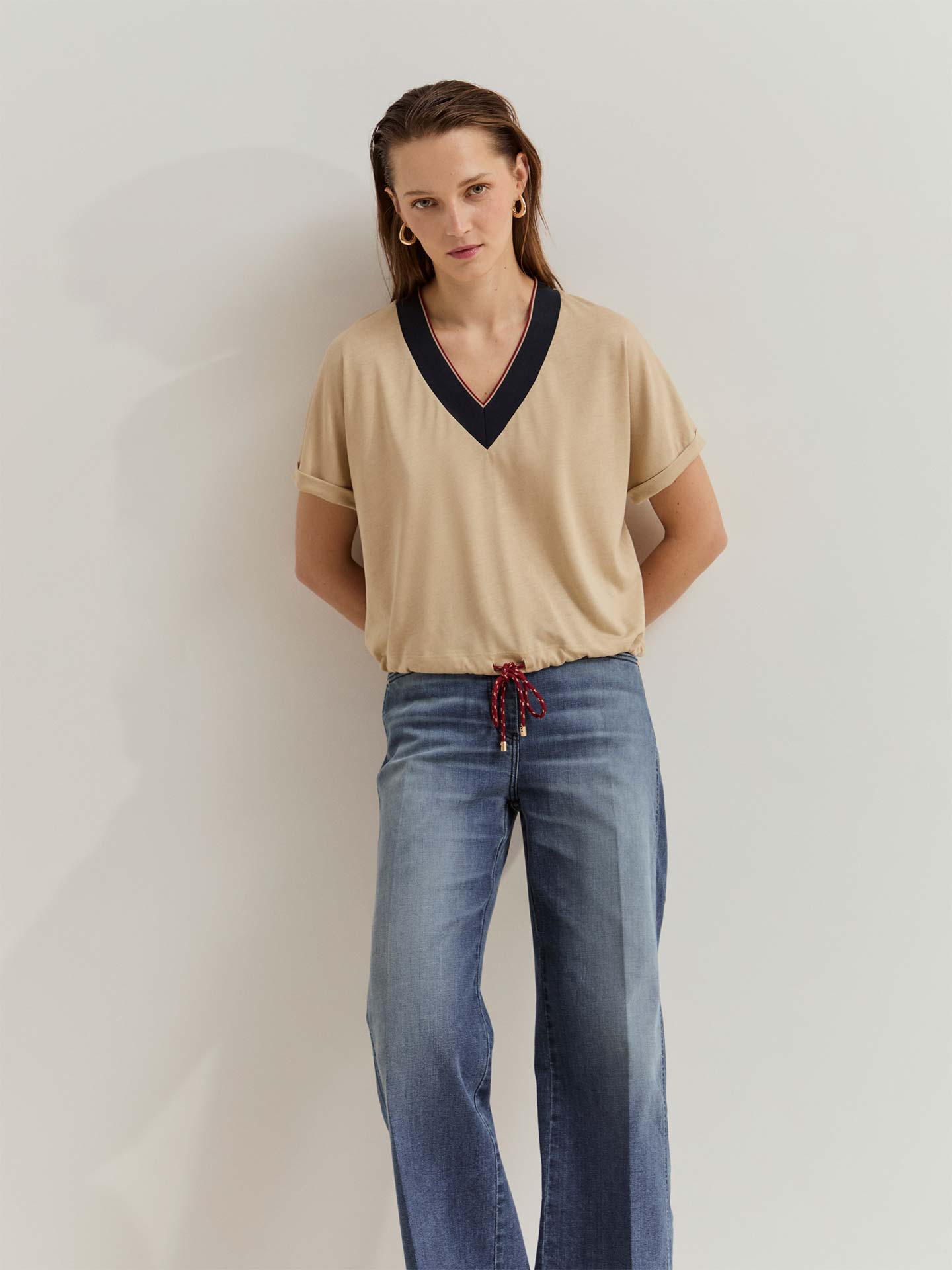 T-shirt de Manga Curta com Decote em V