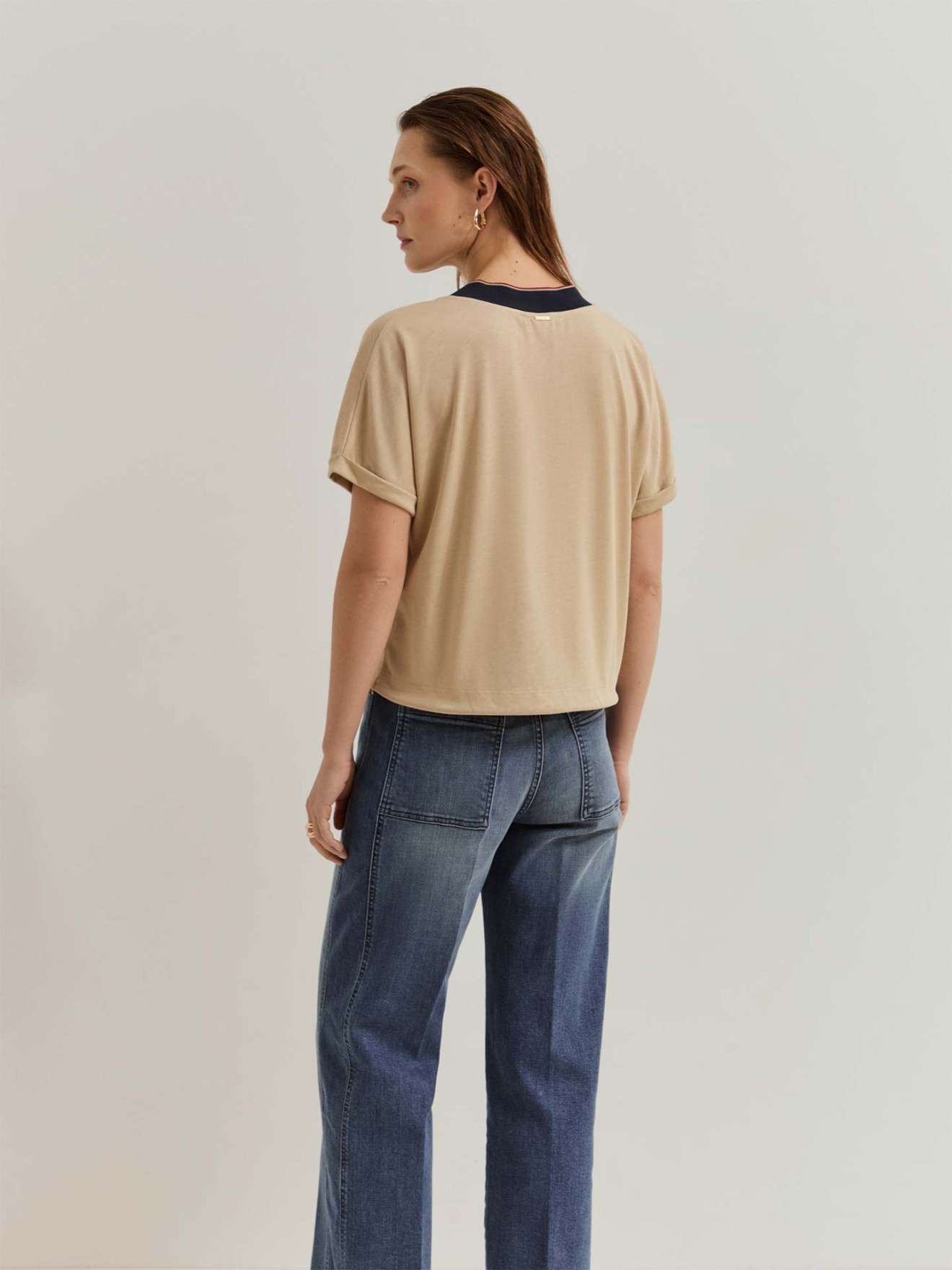 T-shirt de Manga Curta com Decote em V