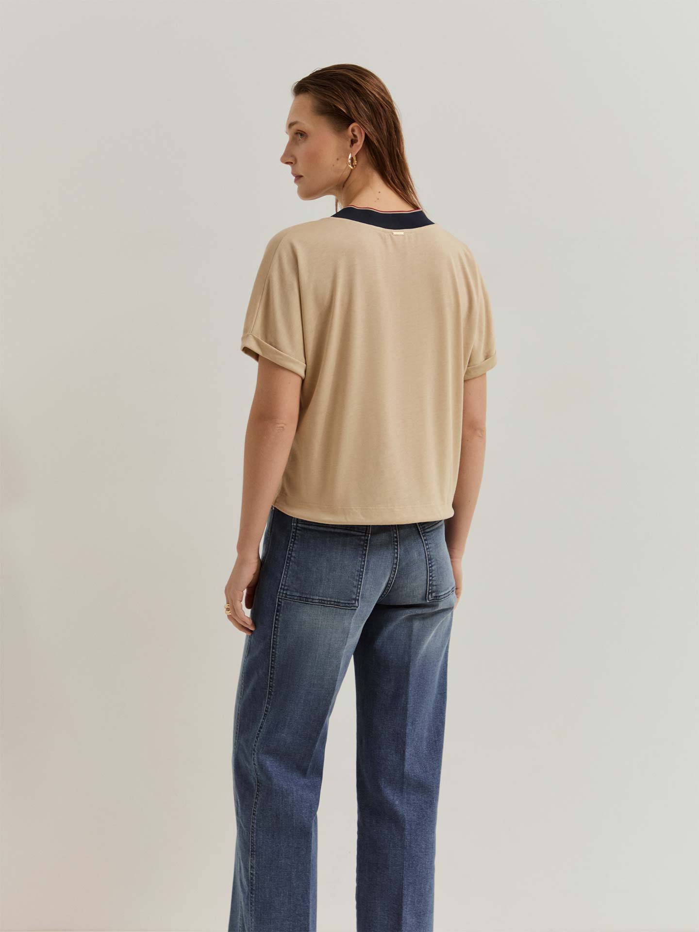 T-shirt de Manga Curta com Decote em V