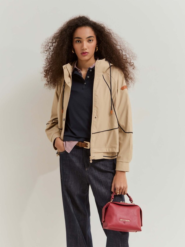 Blusão Curto com Capuz