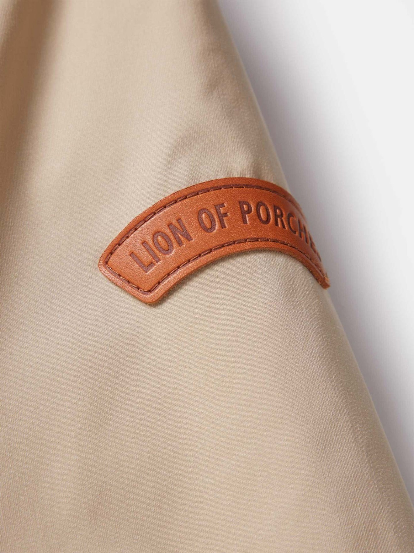 Blus�o Curto com Capuz