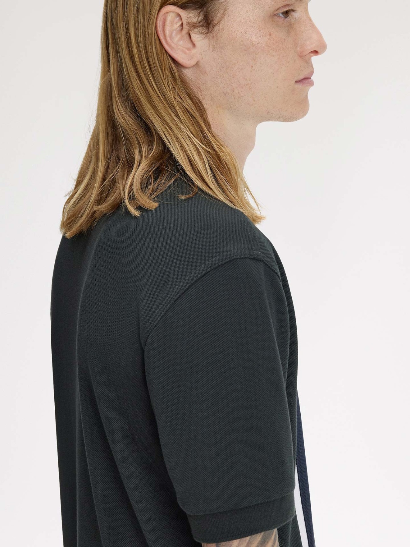 Polo Piqué com Riscas e Meio Fecho M2420