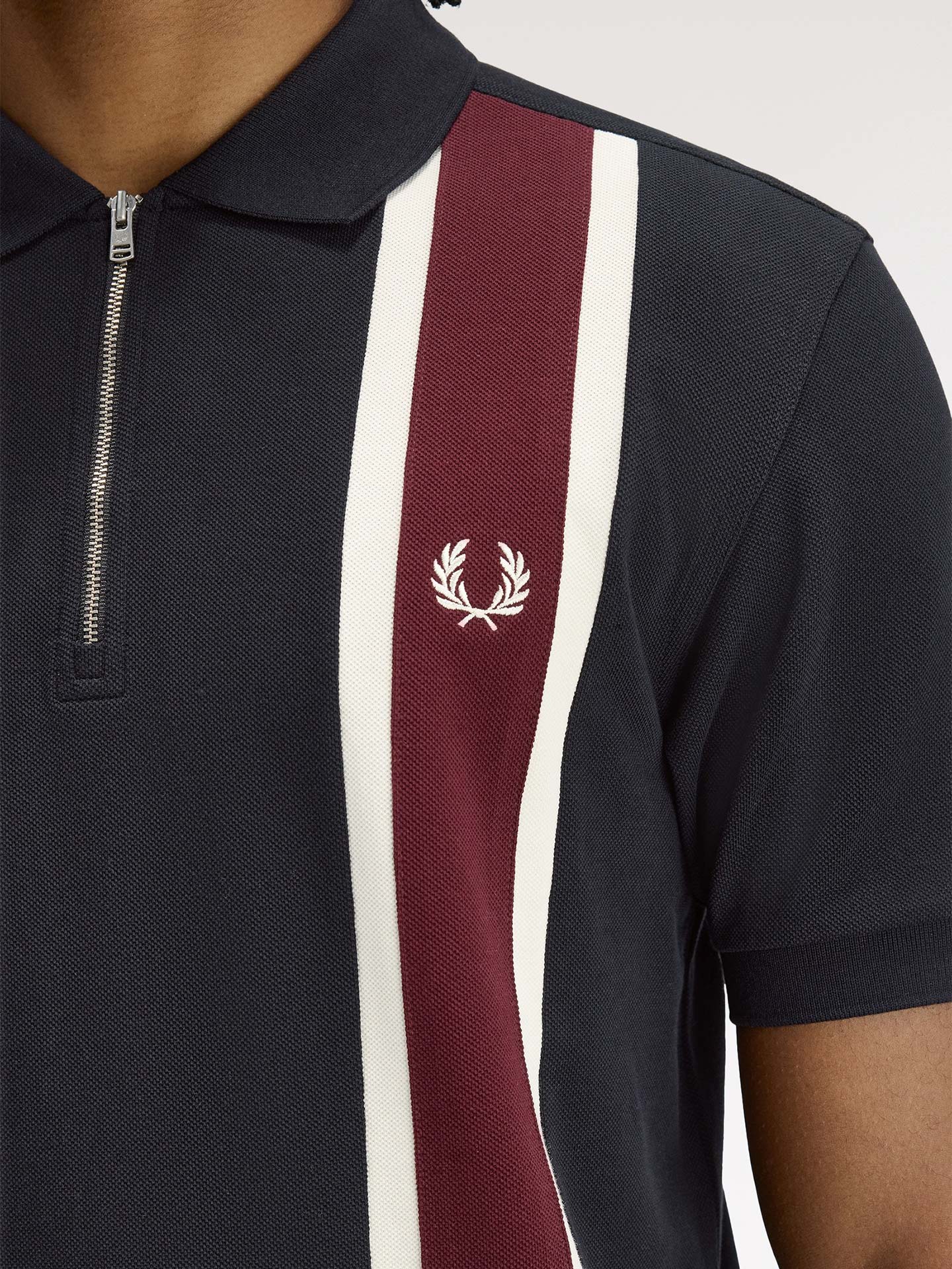 Polo Piqué com Riscas e Meio Fecho M2420