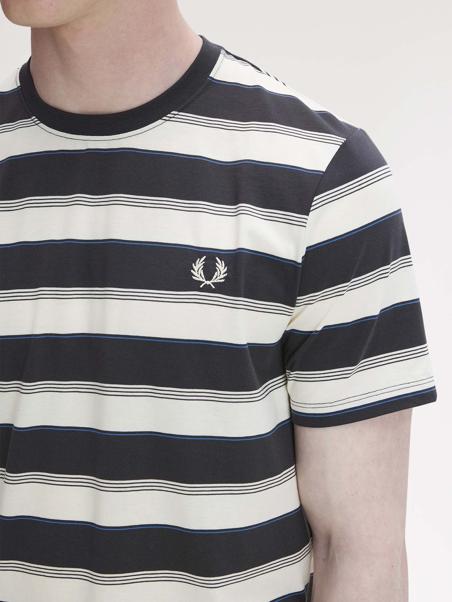 T-Shirt com Padrão de Riscas M2409