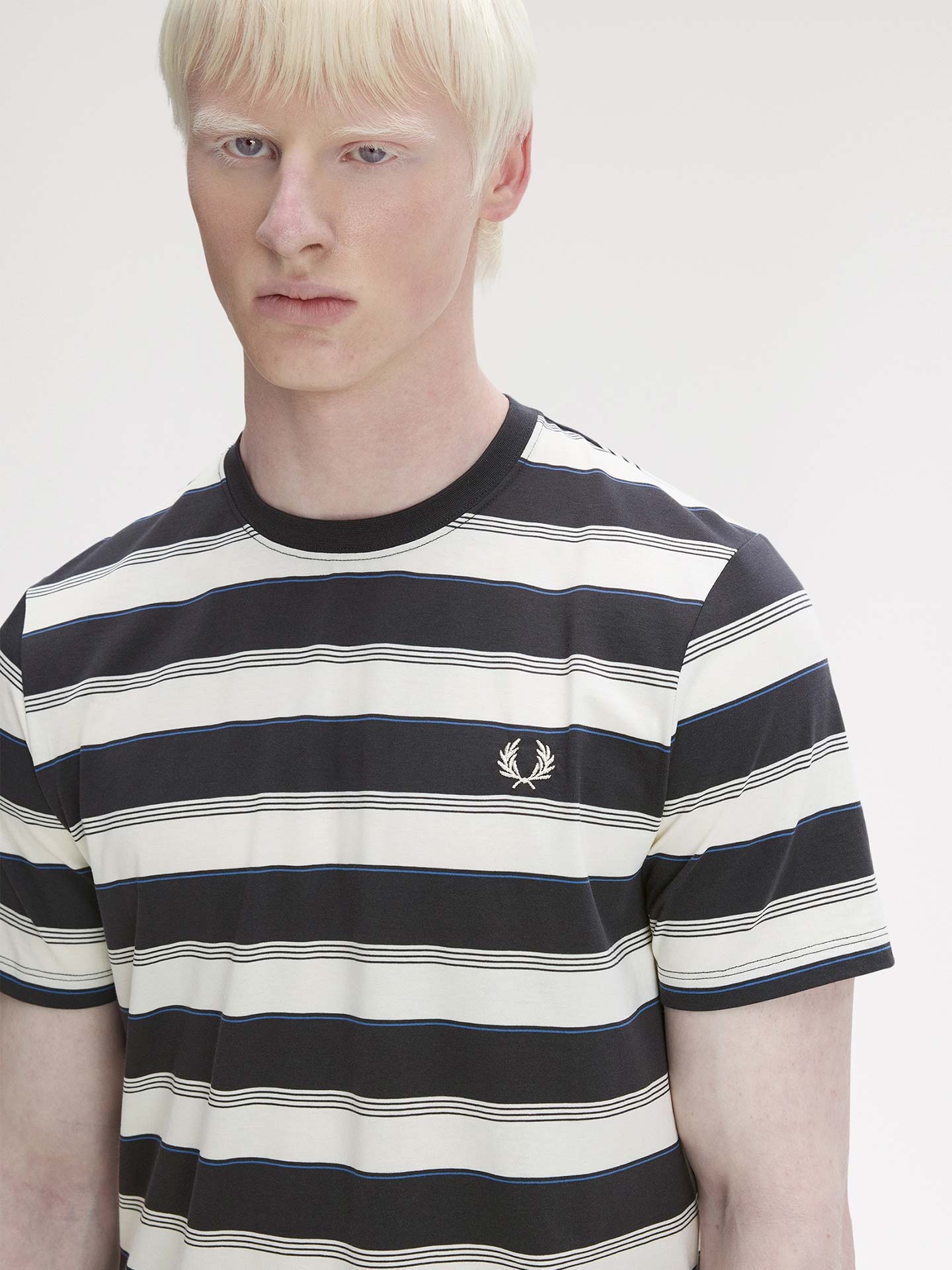 T-Shirt com Padrão de Riscas M2409