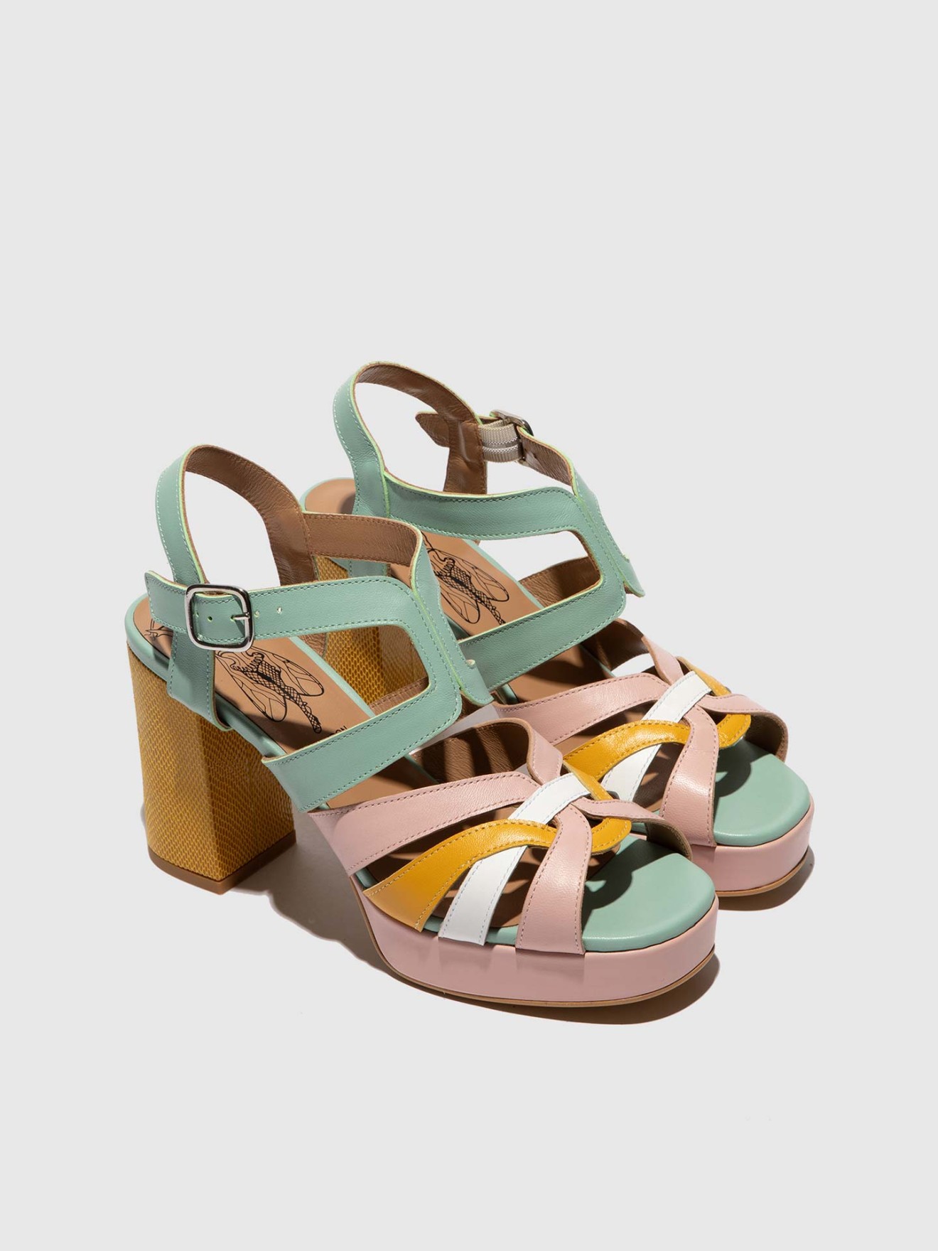 Sand�lias de Salto Etir em Pele