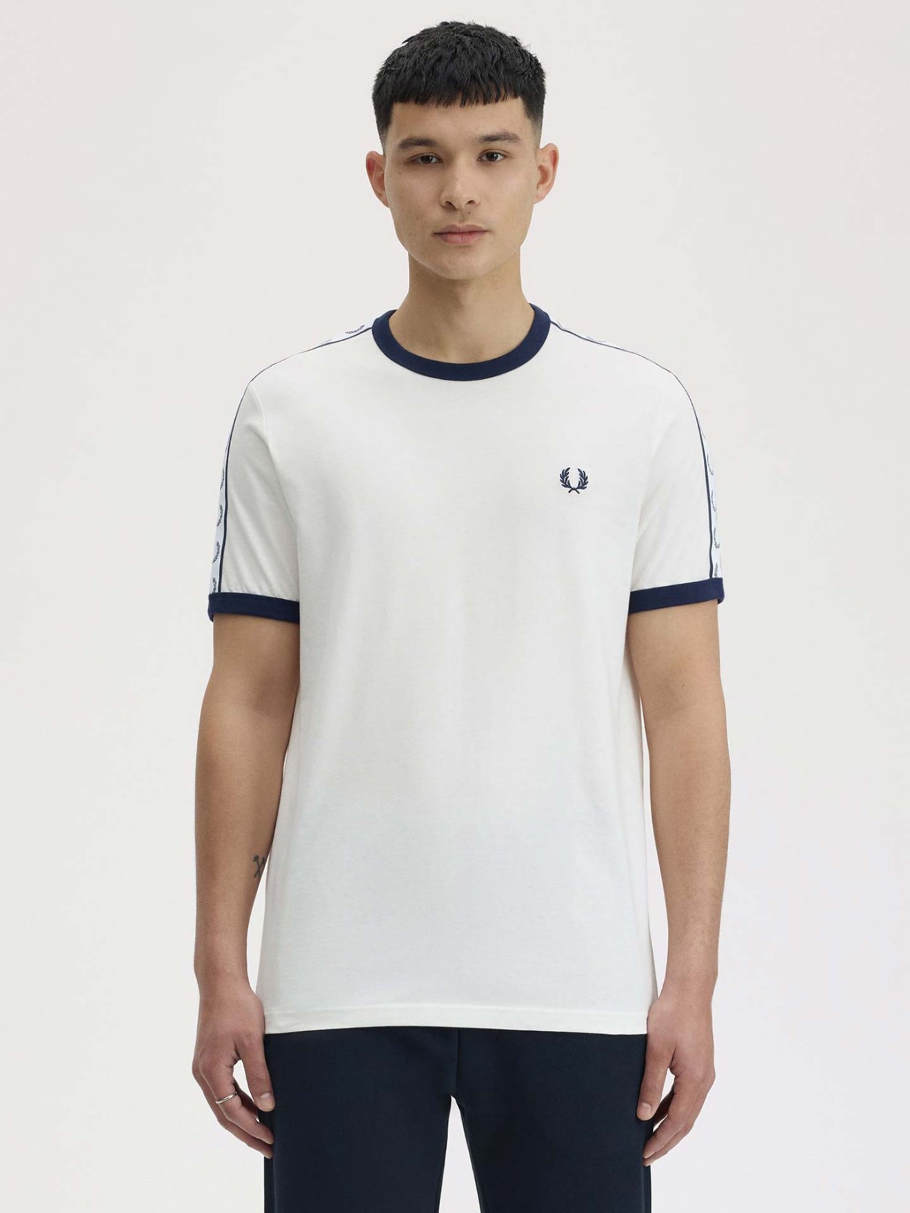 T-shirt com Fita Contrastante M4620