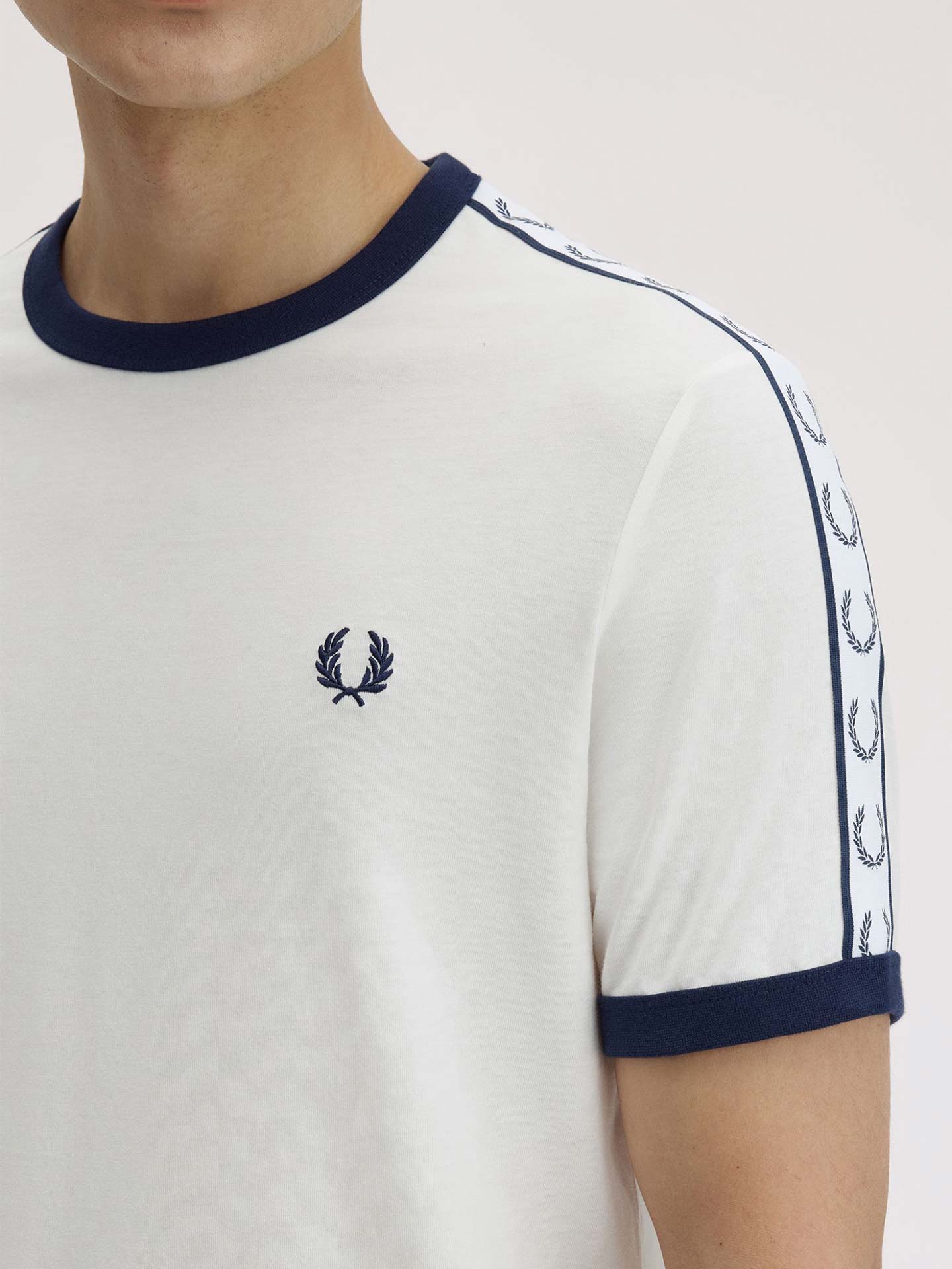 T-shirt com Fita Contrastante M4620