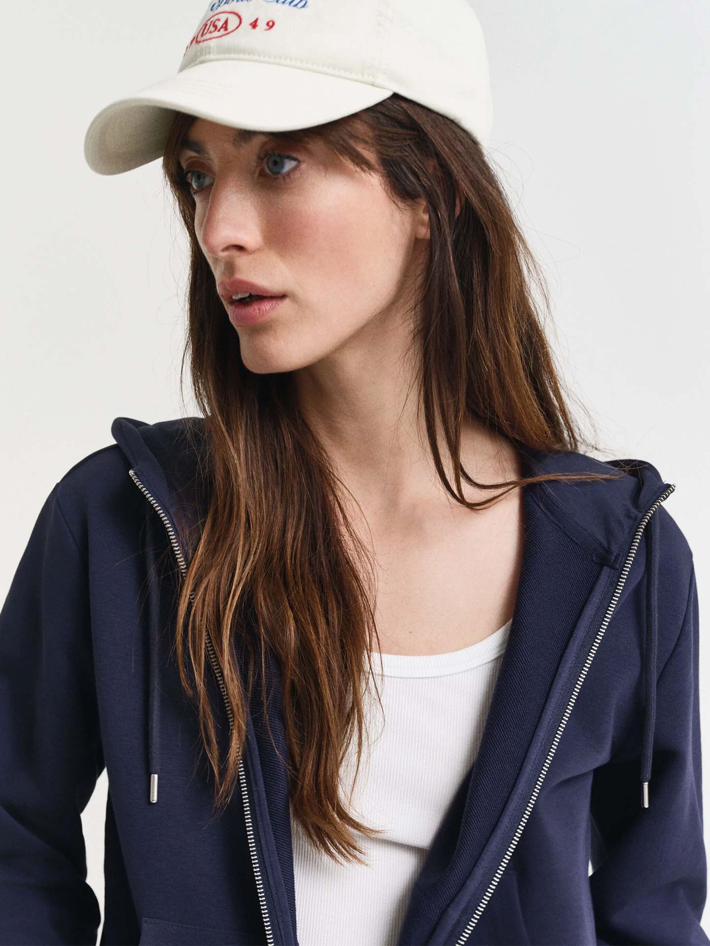 Casaco com Capuz e Fecho de Correr