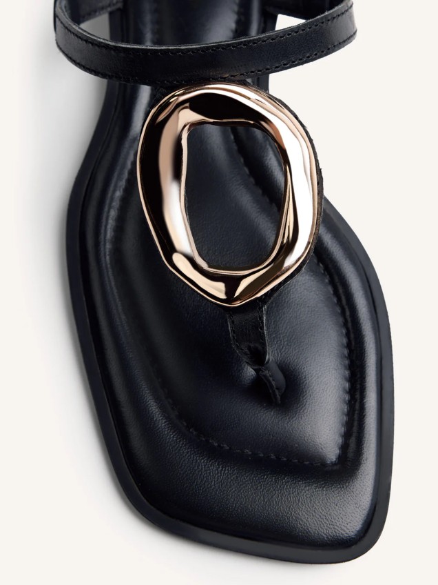 Sandálias Rasas Matuu em Pele