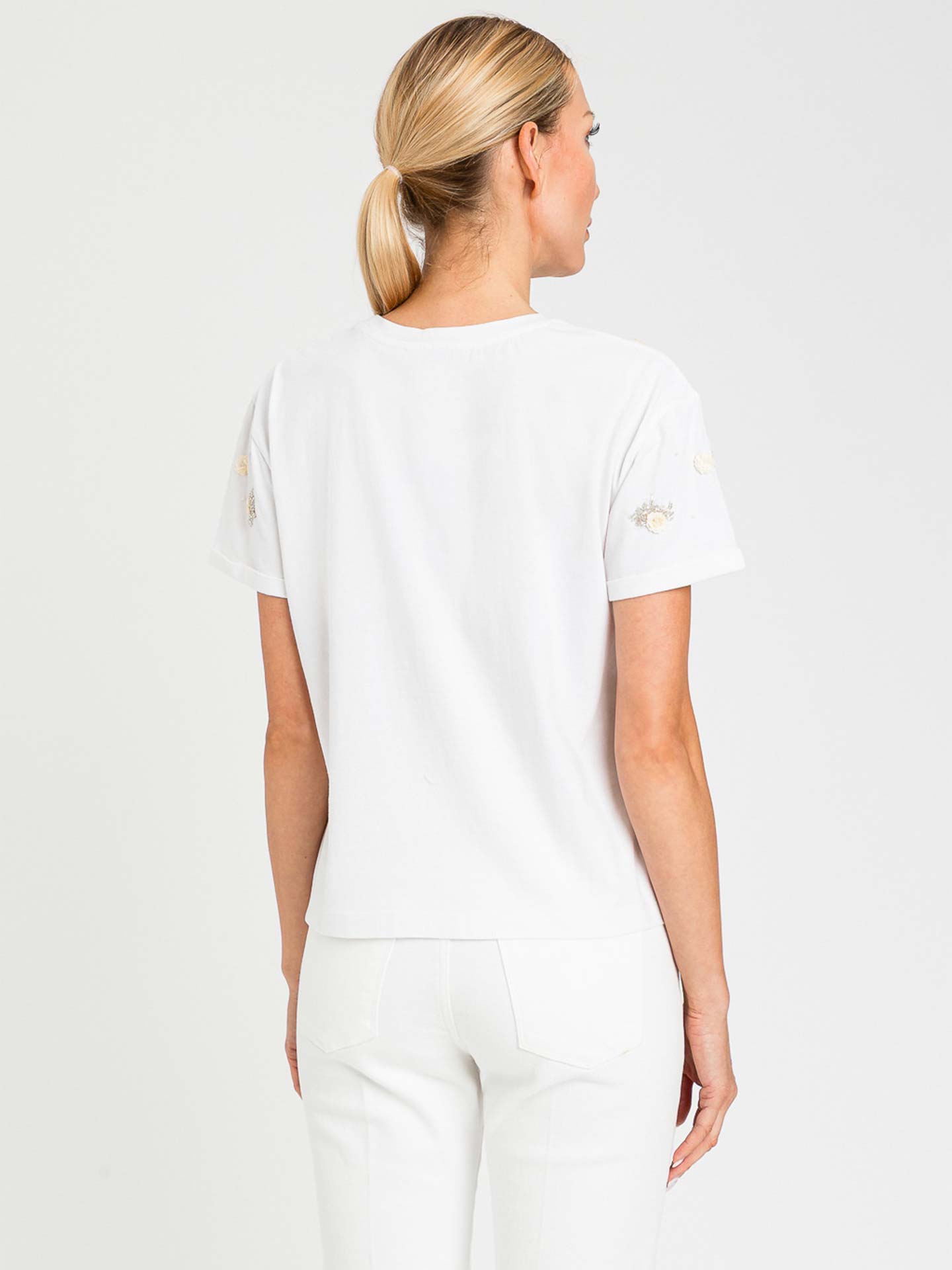 T-shirt com Aplicações Bordadas