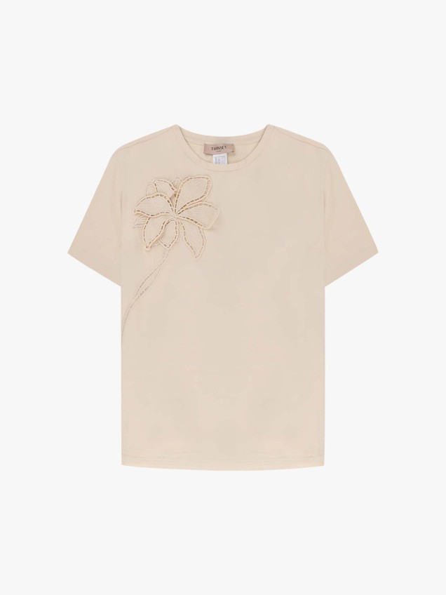 T-shirt com Aplica��o de Flor Bordada