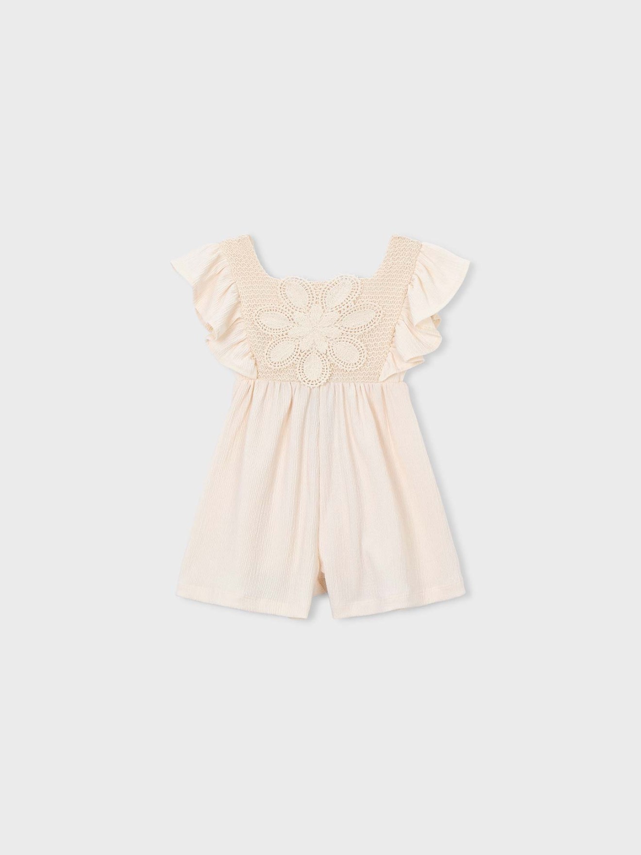 Macac�o Curto com Crochet e Folhos