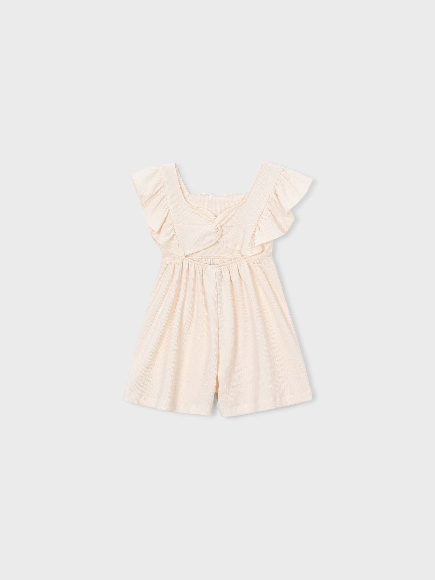 Macacão Curto com Crochet e Folhos