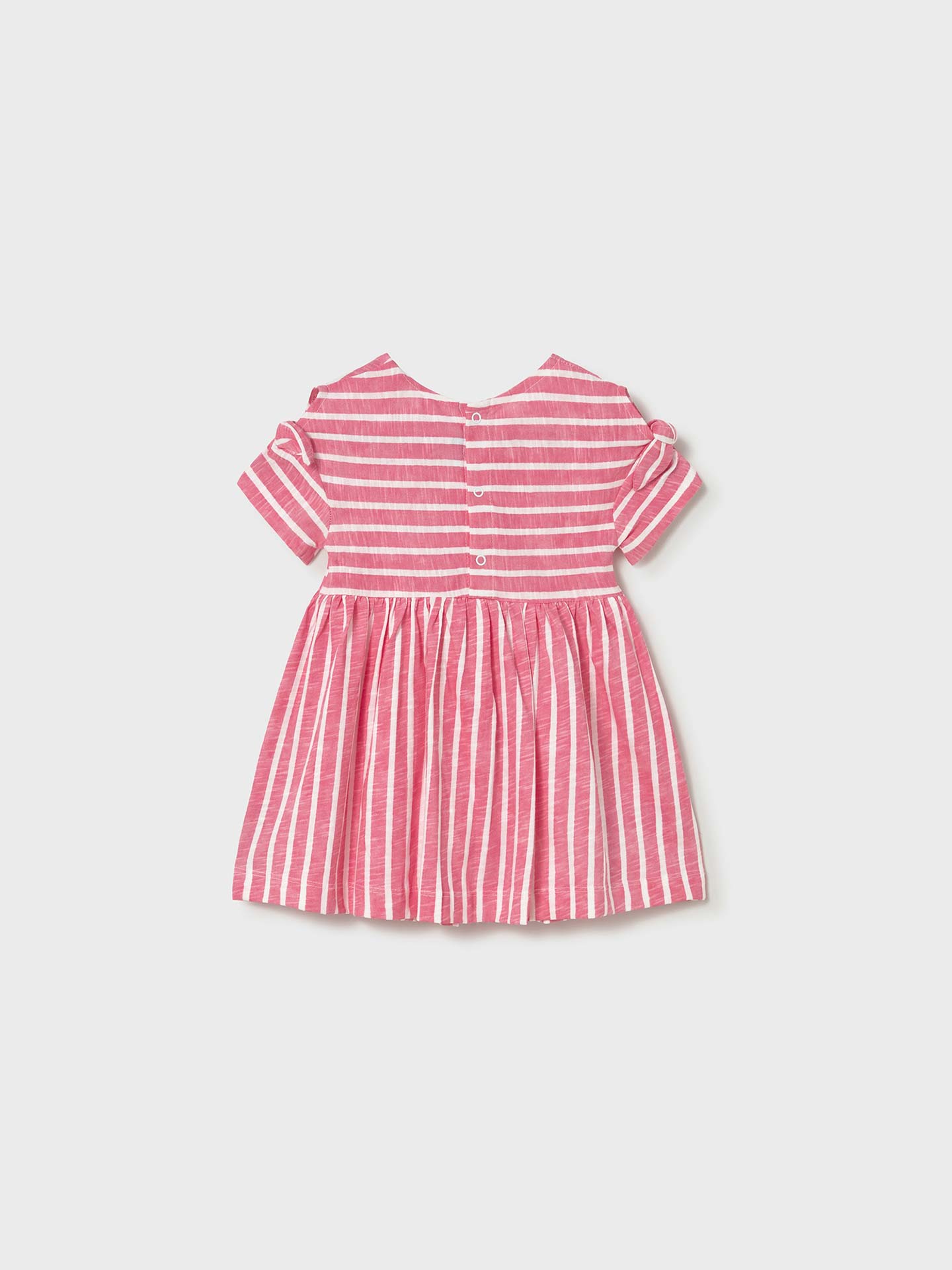 Vestido com Padrão e Mala