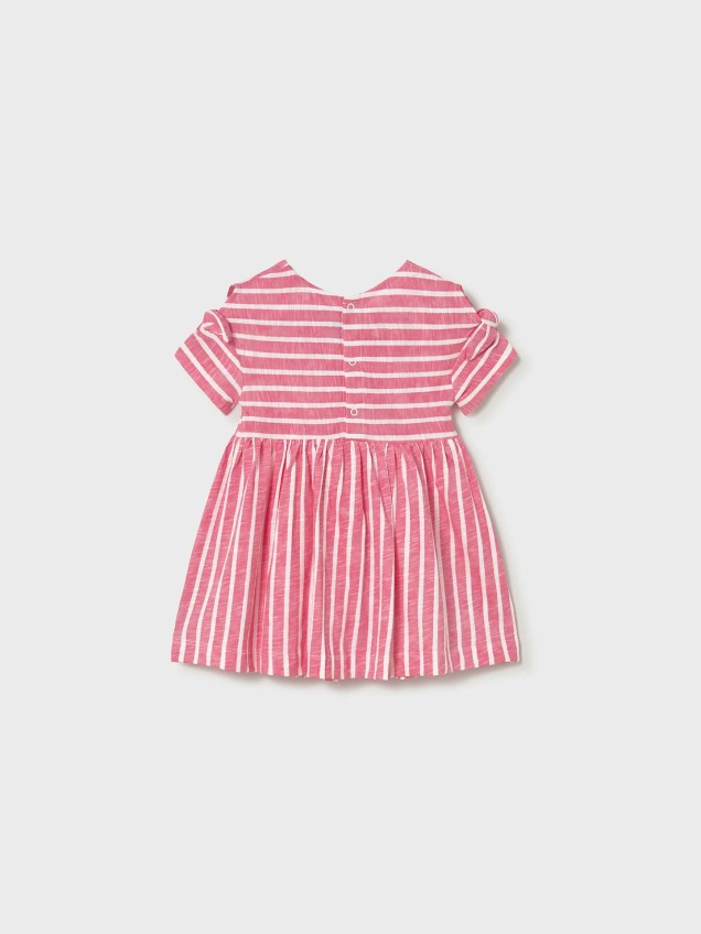 Vestido com Padrão e Mala