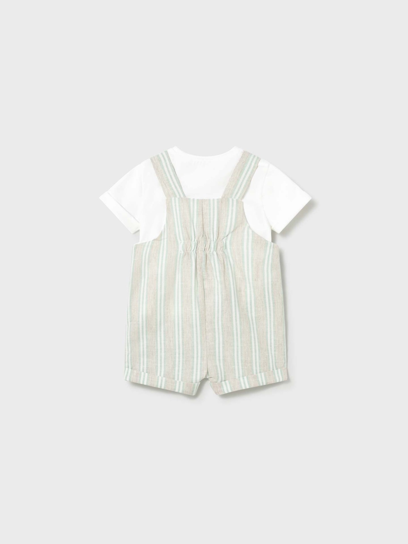 Conjunto de Jardineira-Calção e T-shirt