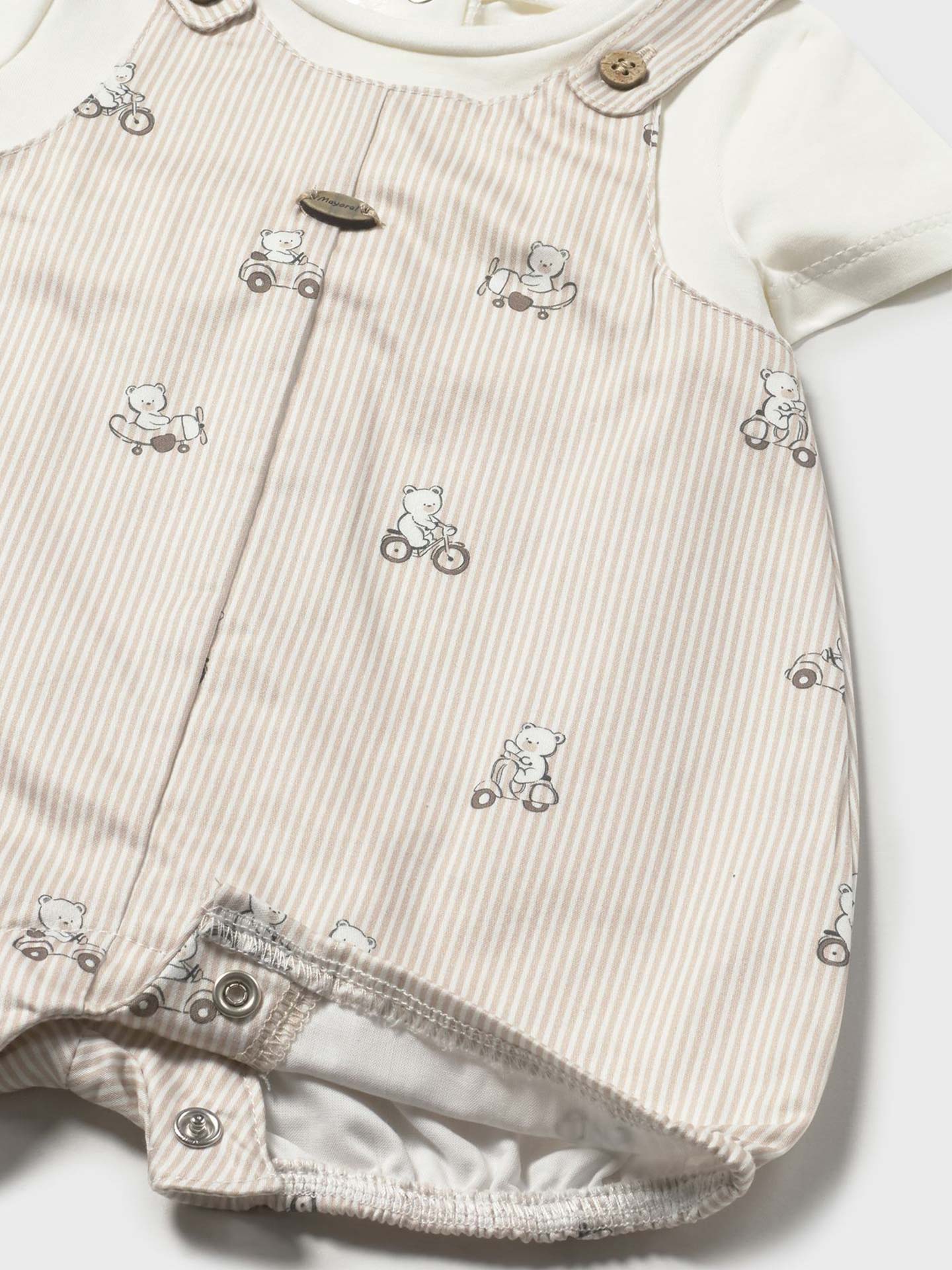 Conjunto de Jardineira e T-shirt
