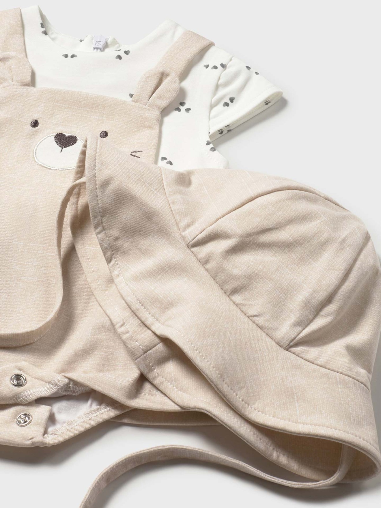Conjunto de T-shirt, Jardineira e Chapéu