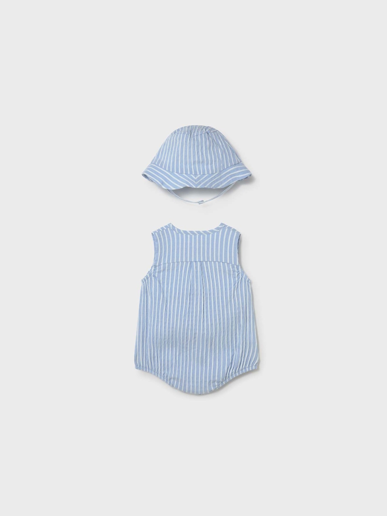 Conjunto com Fato e Chapéu
