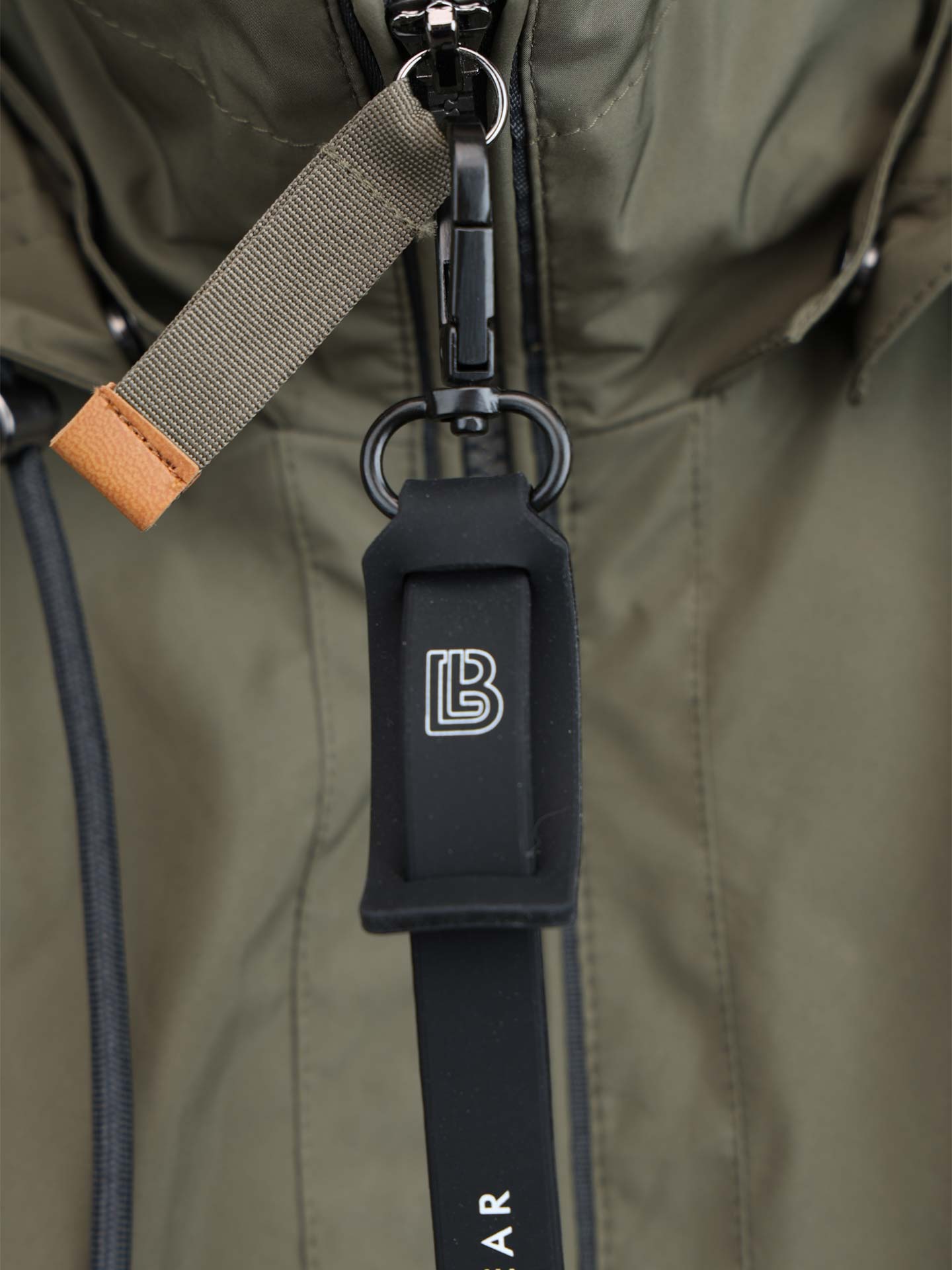 Parka com Capuz Ajustável