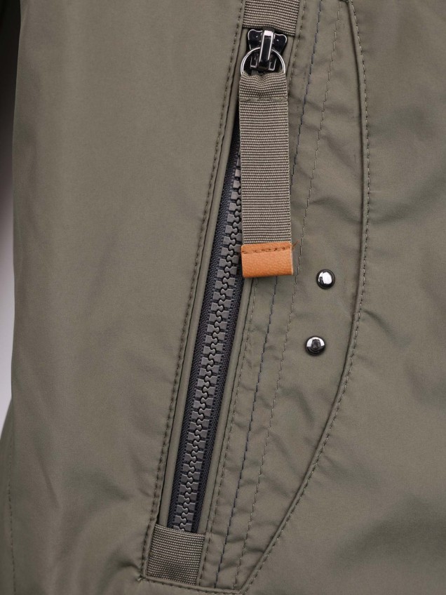 Parka com Capuz Ajustável