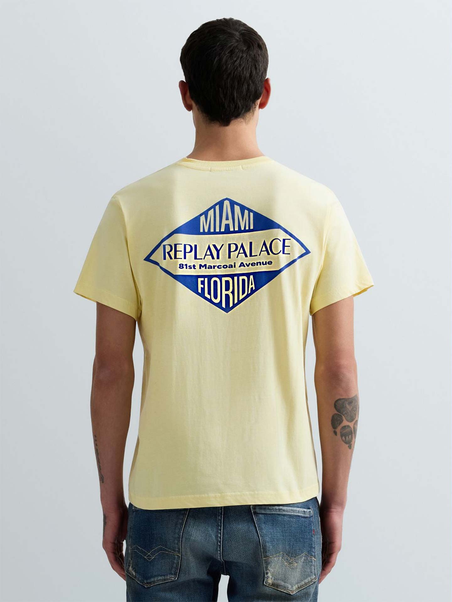 T-shirt com Estampado Gráfico