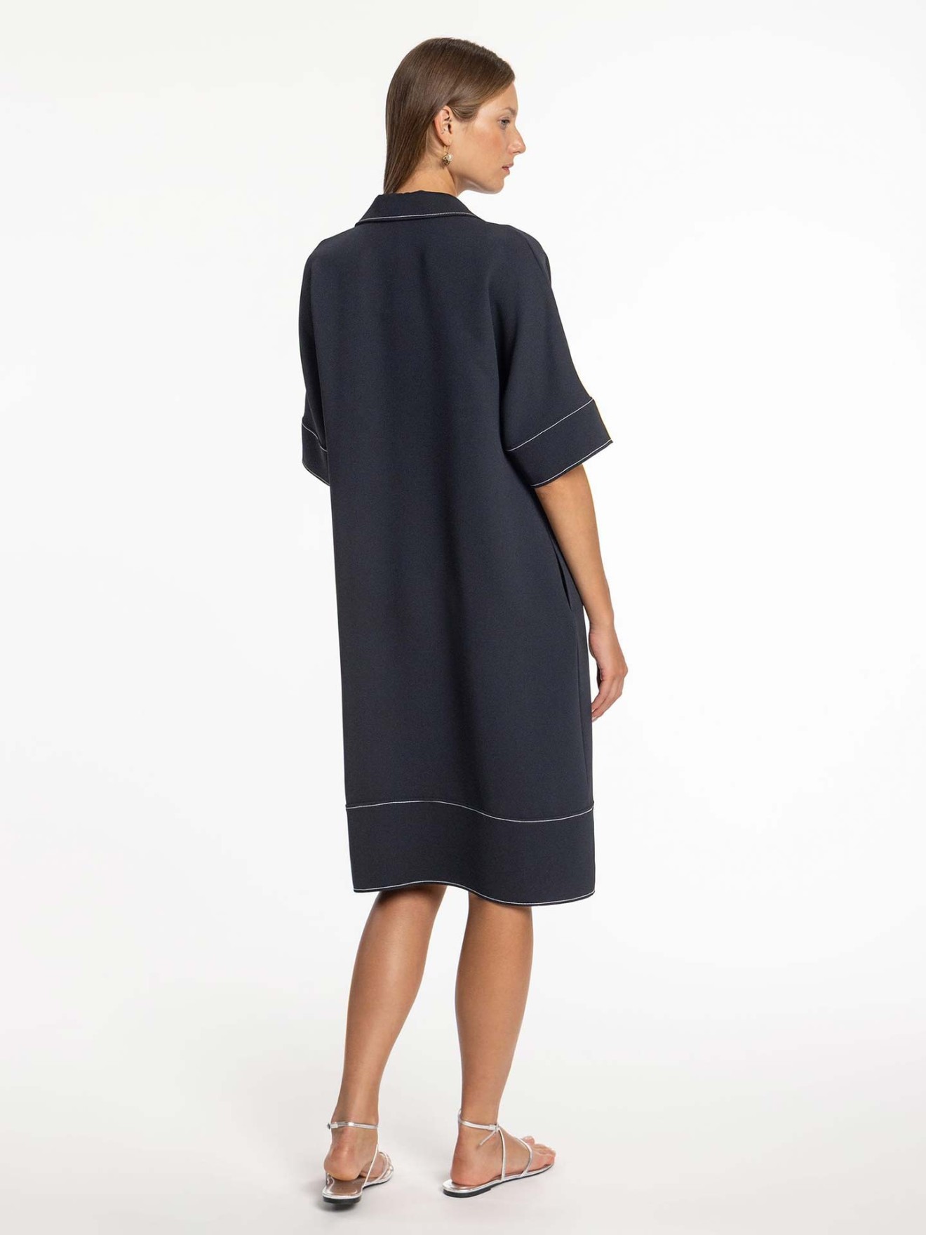 Vestido com Pespontos Contrastantes