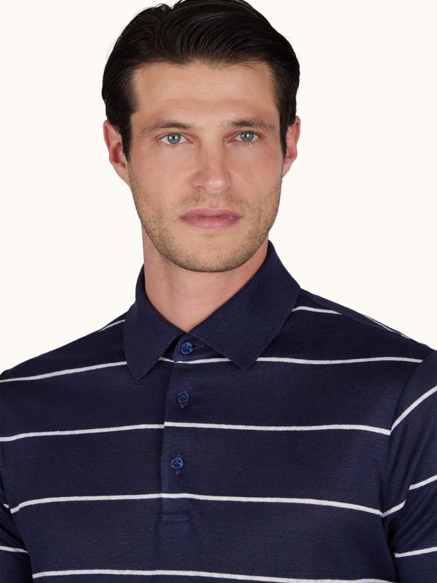 Polo com Padrão de Riscas