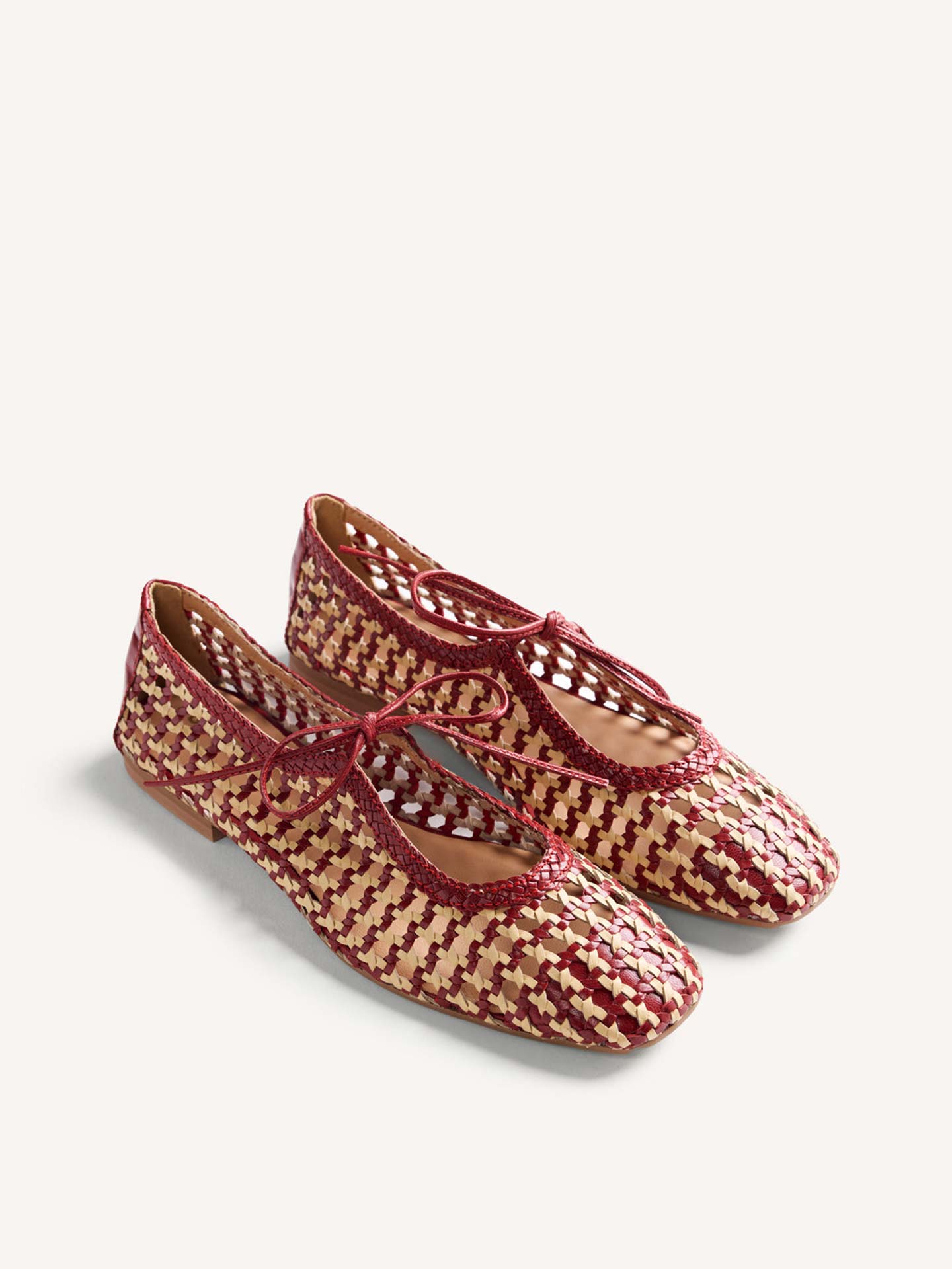 Sabrinas Trançadas em Pele