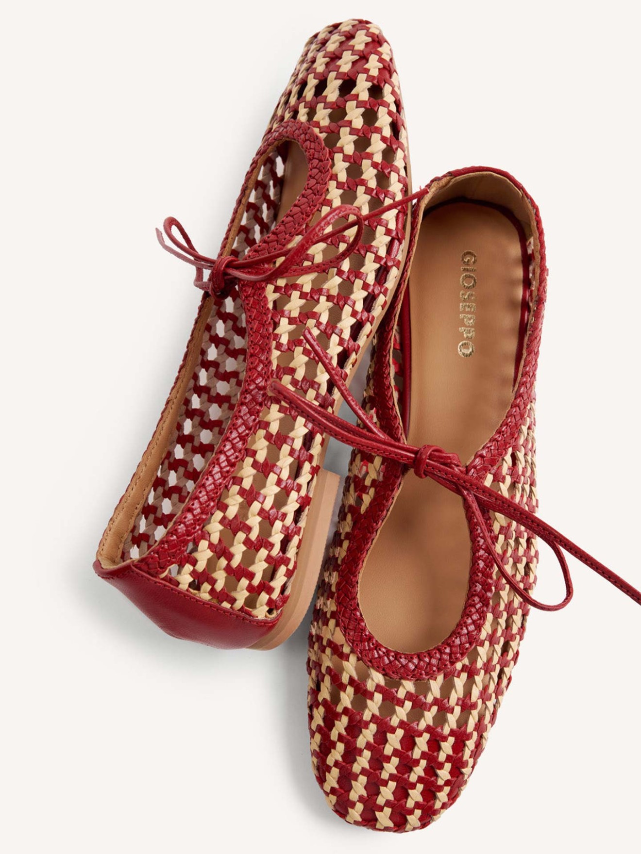 Sabrinas Trançadas em Pele