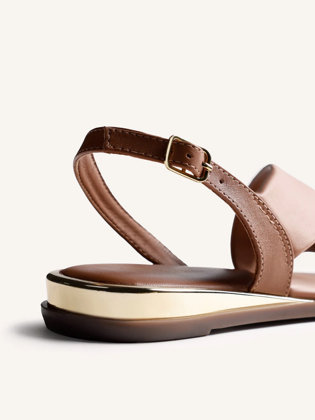 Sandálias Rasas de Pele
